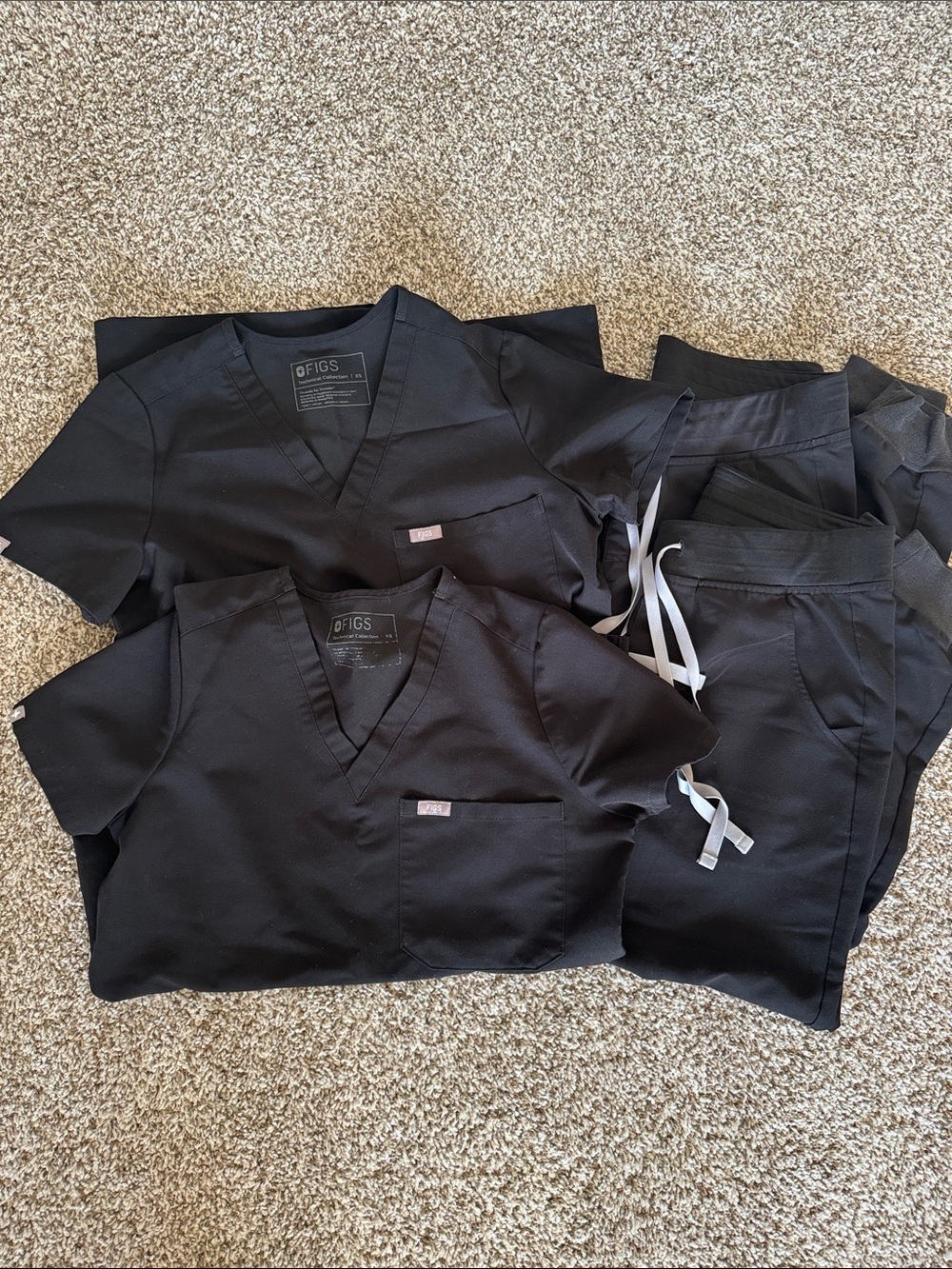 Figs Women's Black XS Catarina 1-pocket Tops & SP Zamora Joggers